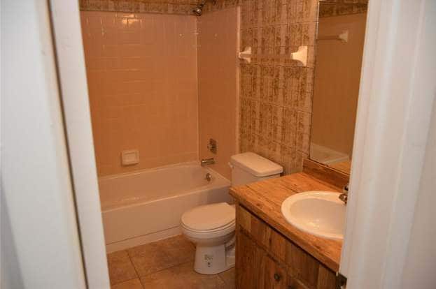 Building Photo - 493 Meadowood Blvd