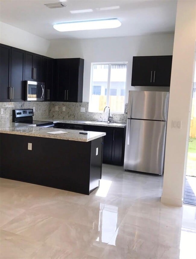 Building Photo - 17523 SW 153rd Ct