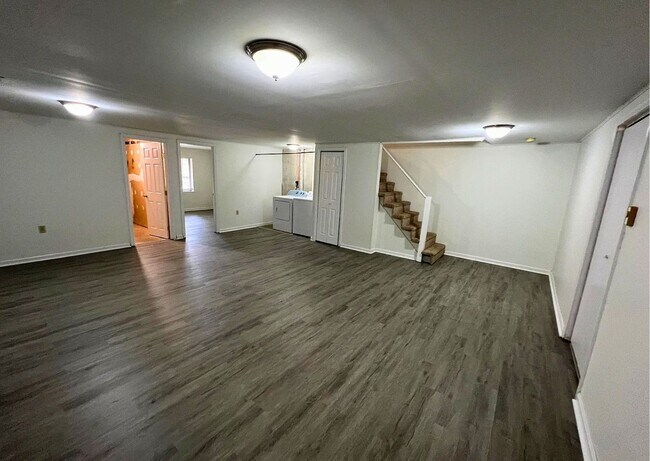 Building Photo - 102 Caernarvon Ct