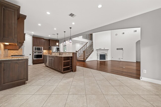 Building Photo - 2727 Carriage Hollow Ln