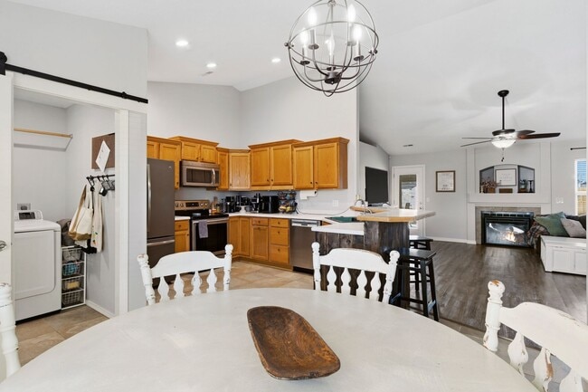 Building Photo - 3 Bedroom | 2 Bathroom | 2 Car Garage | Nixa Schools| Fireplace | Fenced yard | Solar Panels!