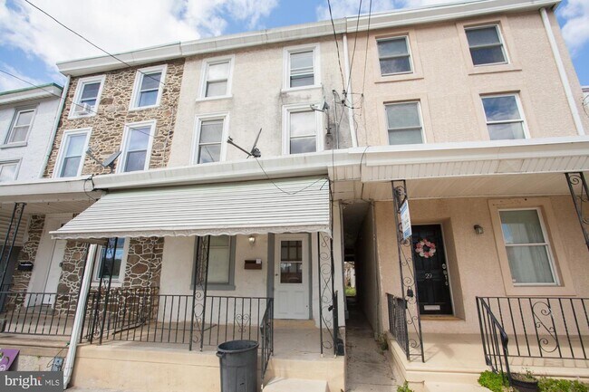 Primary Photo - 27 Osborn St