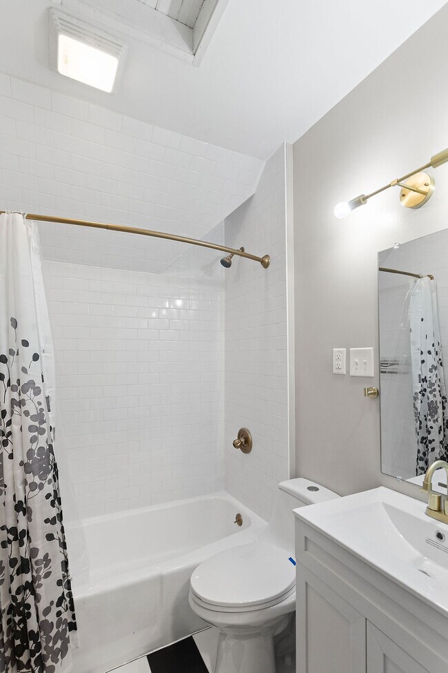 Building Photo - 1287 Mooberry St