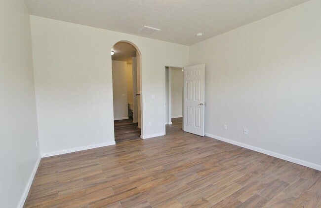 Building Photo - Spacious Home In A Beautiful Neighborhood!