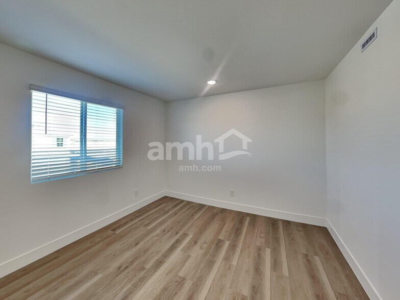 Building Photo - 5734 Las Vegas Crk St