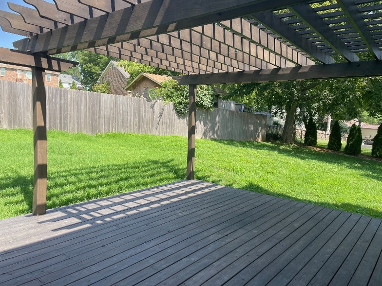 Building Photo - 103 Rocky Dr