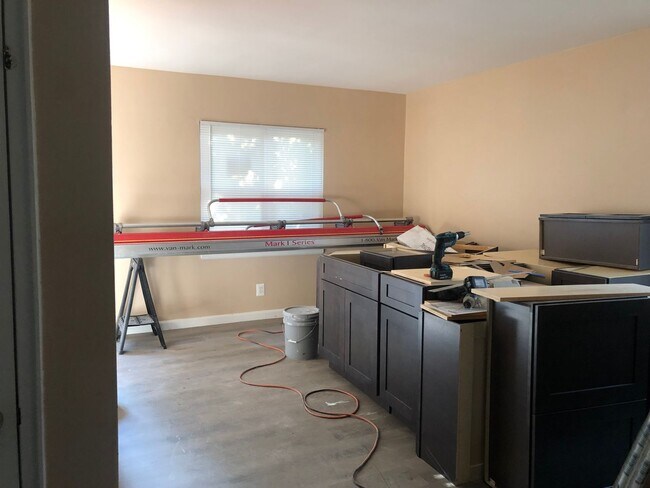 Building Photo - 13 Runyon Dr