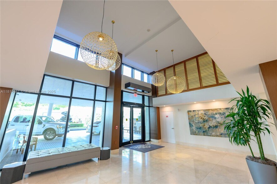 Building Photo - 540 Brickell Key Dr