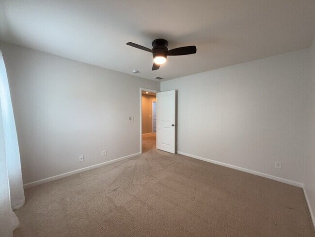 Building Photo - 292 Calm Water Way