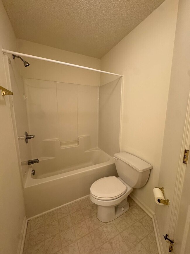 Building Photo - 141 Springwood Ln