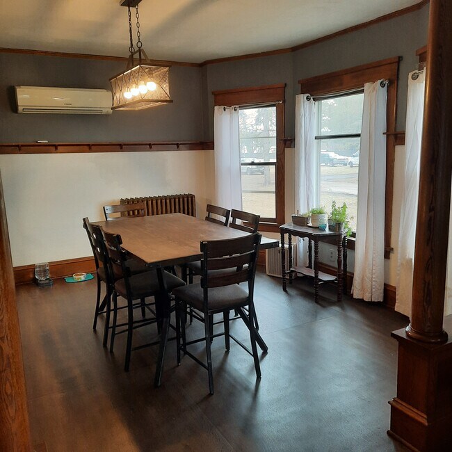 Building Photo - 224 E Dell St