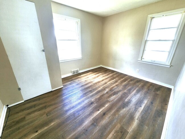 Building Photo - 3-bedroom single family - Available now!