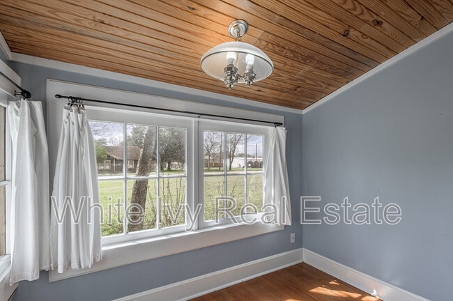 Building Photo - 254 S Railroad St