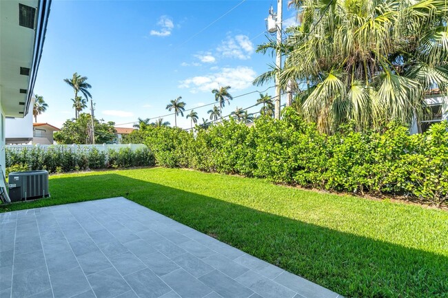 Building Photo - 7420 Beach View Dr