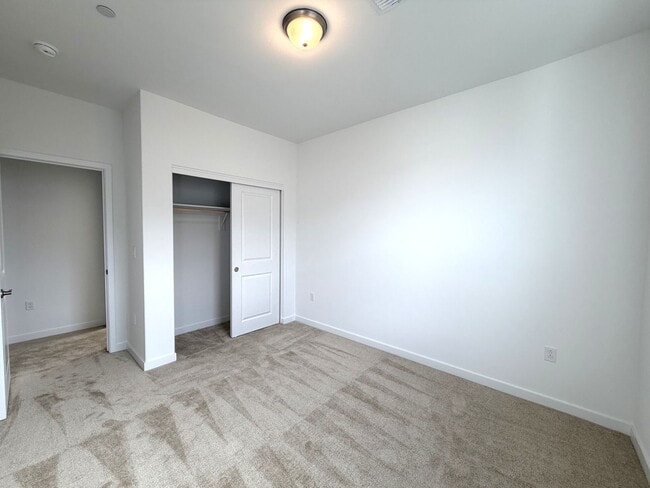 Building Photo - Brand New Construction in River Terrace Development!