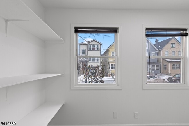 Building Photo - 552 Franklin St