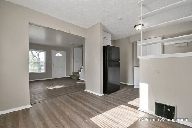 Building Photo - 2065 W Mound St