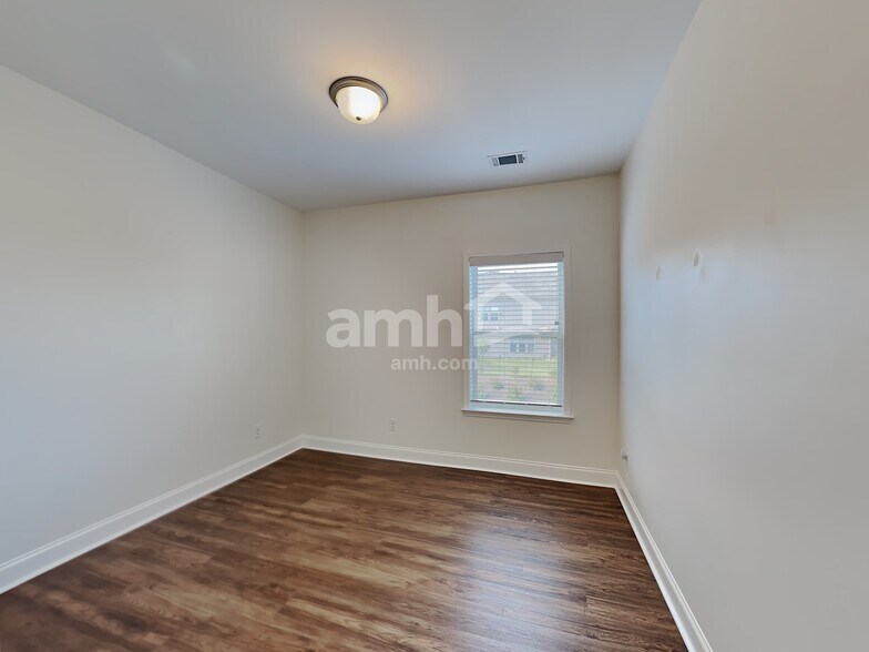 Building Photo - 5935 Hart Way