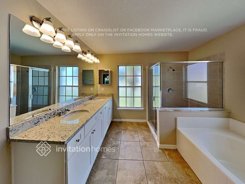 Building Photo - 4216 King Edward Dr