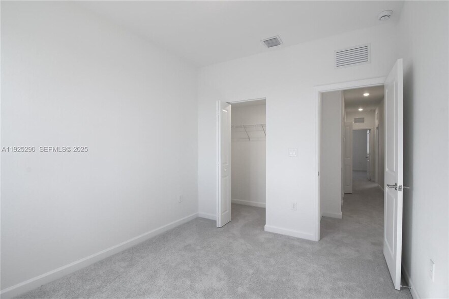 Building Photo - 2747 SE 25th Ave