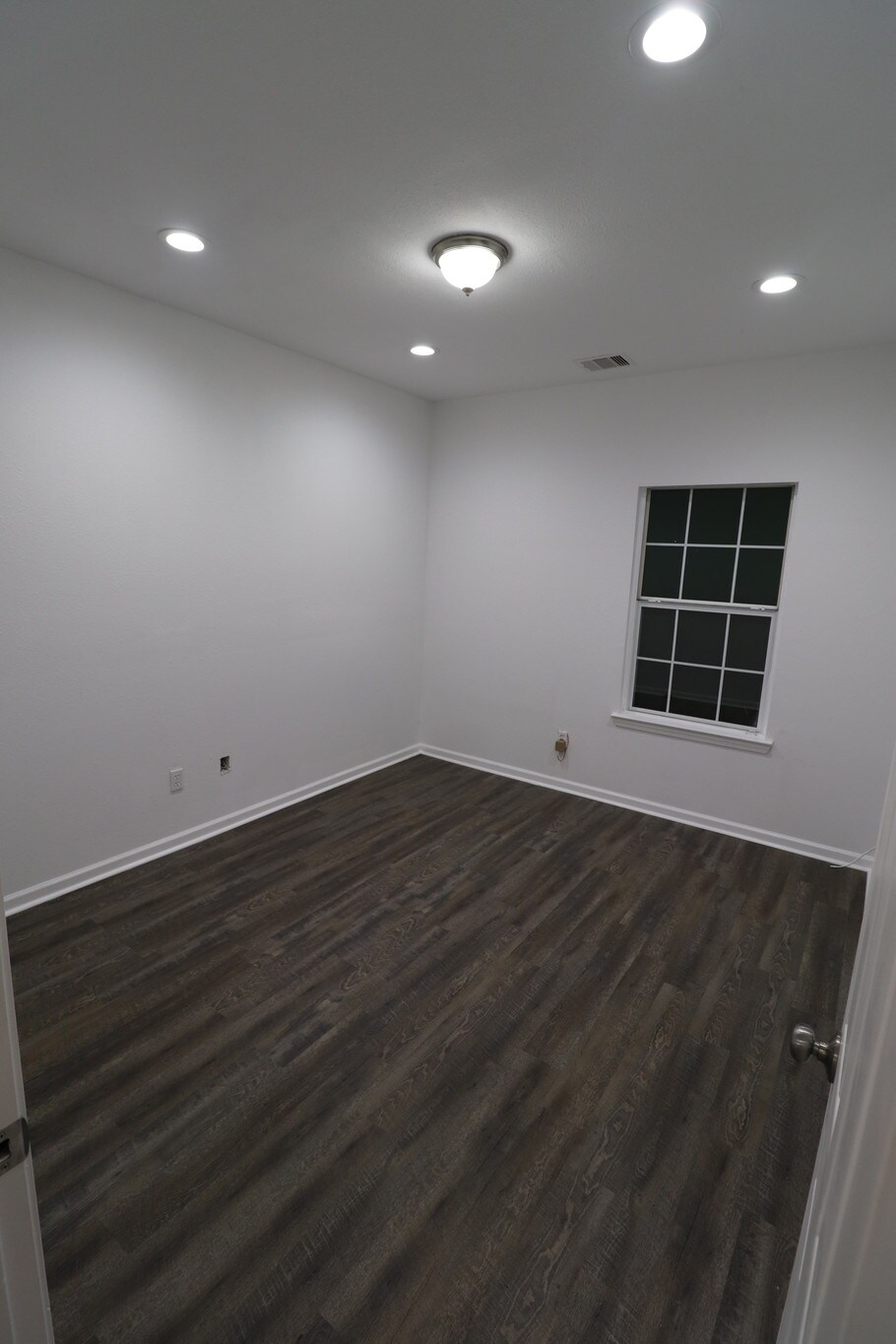 Building Photo - 6950 Paris St