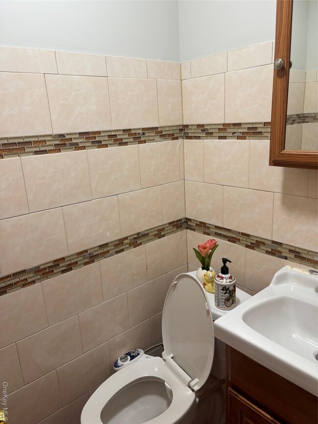 Building Photo - 74-11-74-97 97th Ave