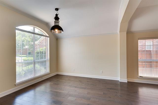 Building Photo - 704 Glendale Dr