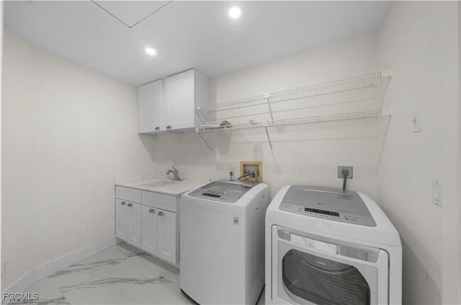 Building Photo - 3832 Sabal Springs Blvd