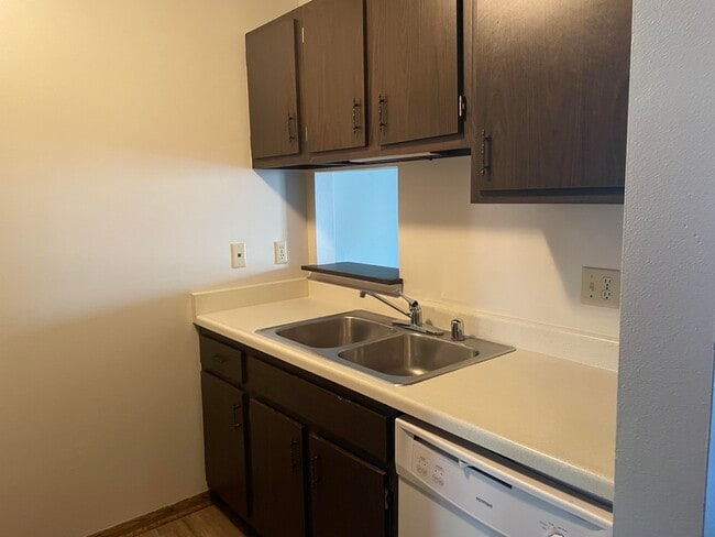 Building Photo - 6179 W Cold Spring Rd