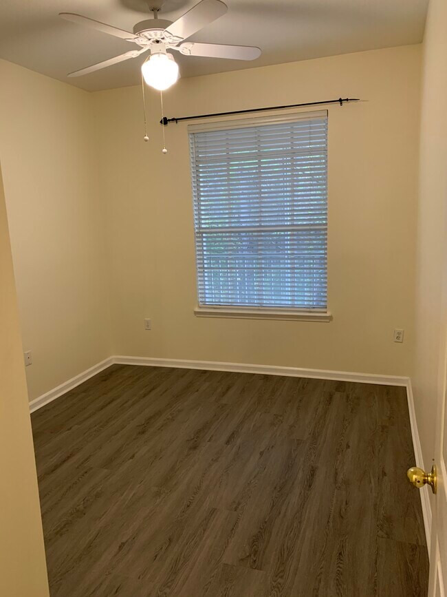 Building Photo - 10550 Baymeadows Rd