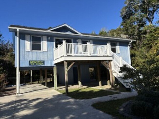 Building Photo - Beautiful home in Emerald Isle.
