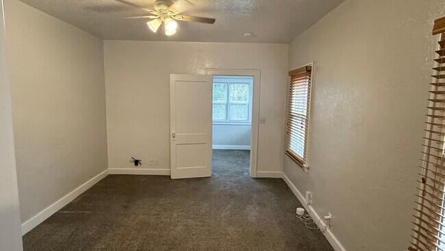 Building Photo - 431