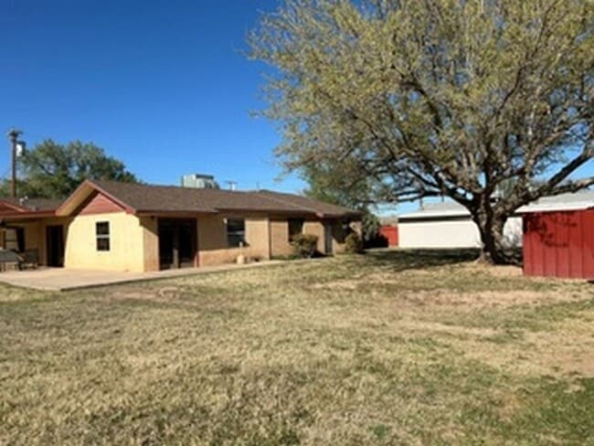 Building Photo - FURNISHED RENTAL, 3 bedroom with 4 car garage