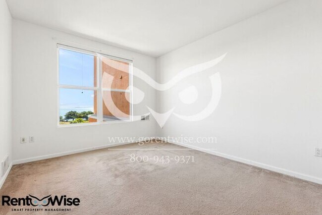Building Photo - 401 Crescent Ct