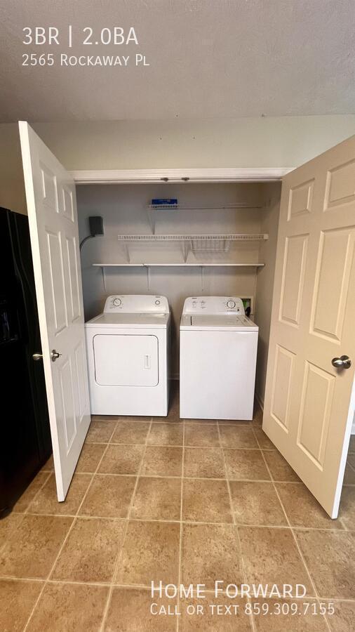 Building Photo - 2565 Rockaway Pl