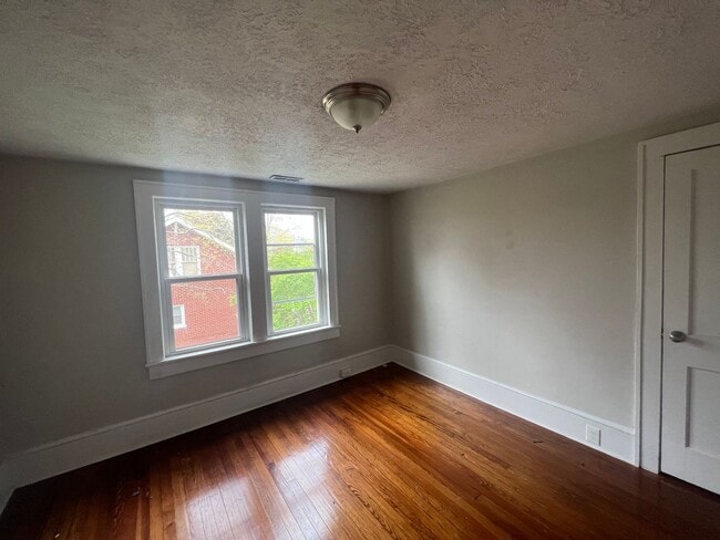 Building Photo - COMING SOON--3715 Hershberger Rd 3bed/1.5 bath $1495