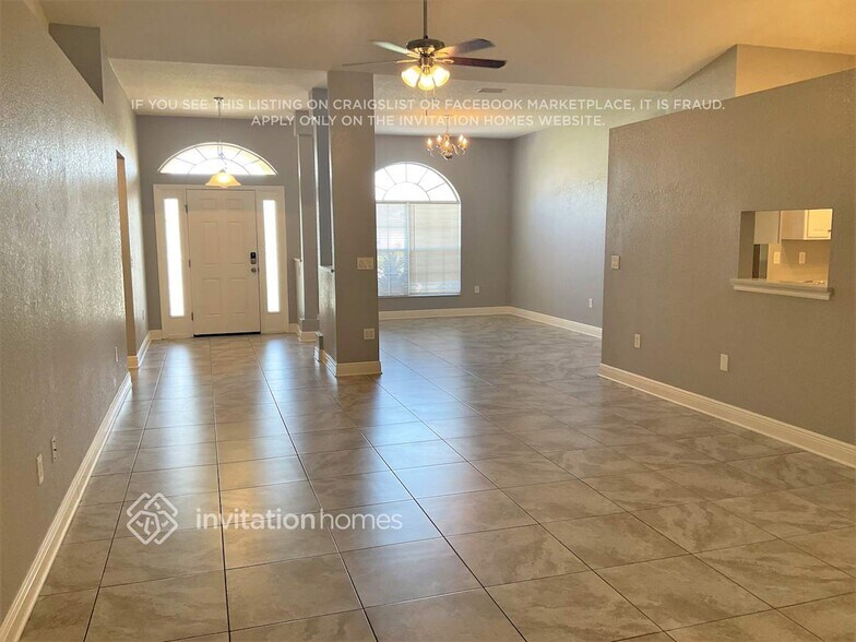 Building Photo - 25940 Aysen Dr