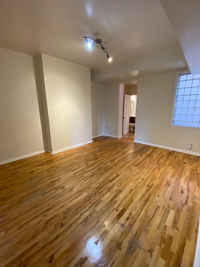 Living Room - 156 S 18th St