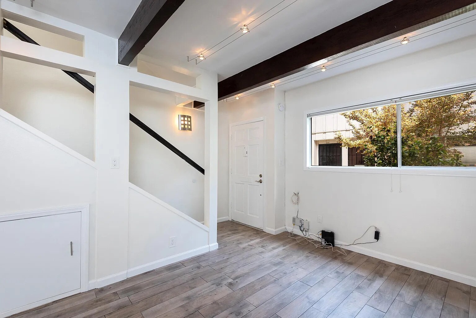 Building Photo - 4040 Grand View Blvd