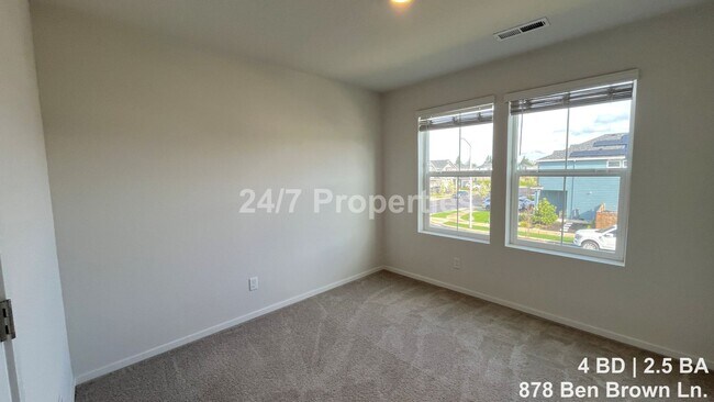 Building Photo - Modern 4 BD | 2.5 BA Home in Woodburn