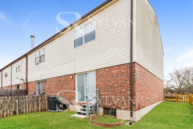 Building Photo - You will love this cozy home!!