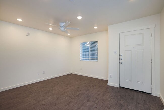 Building Photo - For Lease | 3 Bed, 2.5 Bath | 1,681 Sq Ft ...