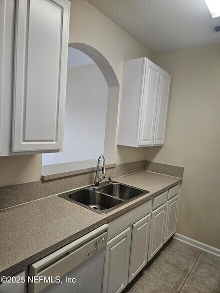 Building Photo - 7801 Point Meadows Dr