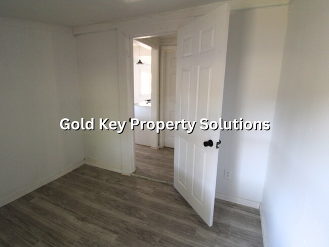 Building Photo - MUNCIE 4 BR 1 BA House with Central Air and Garage (NO SECTION 8)