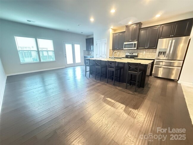 Building Photo - 1543 S Church St