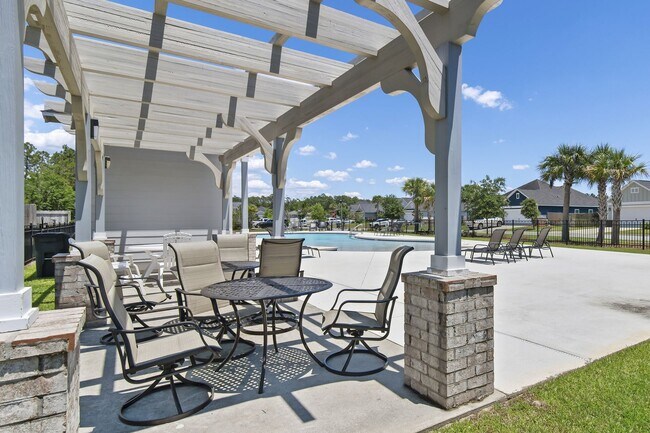 Building Photo - Beautiful 4/2 home with NEW fenced yard