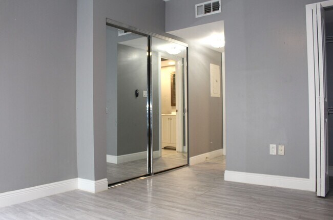 Building Photo - Lovely remodeled home available
