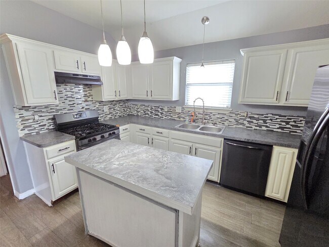 Building Photo - 12015 Rosecroft Dr