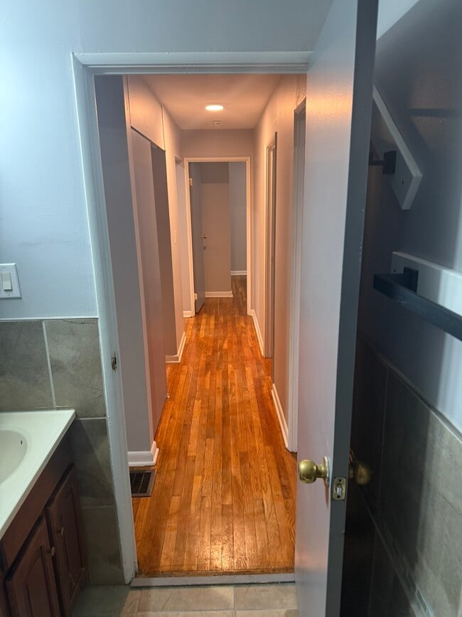 Building Photo - 1894 Pannell Ave