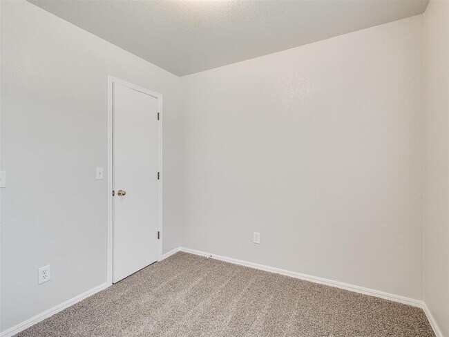 Building Photo - 949 N Windermere Dr